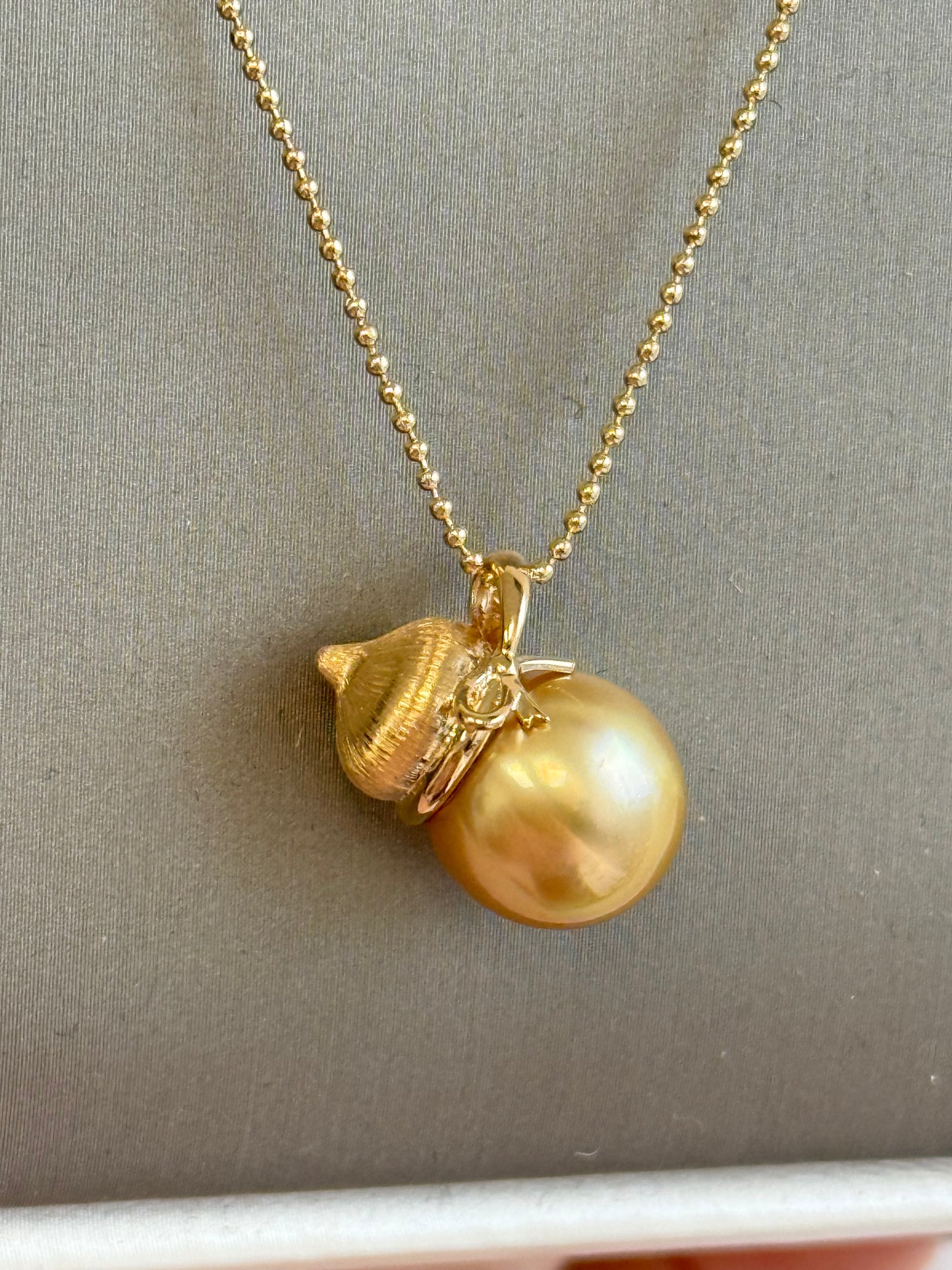 Golden Gourd Sea Pearl diamond pendant