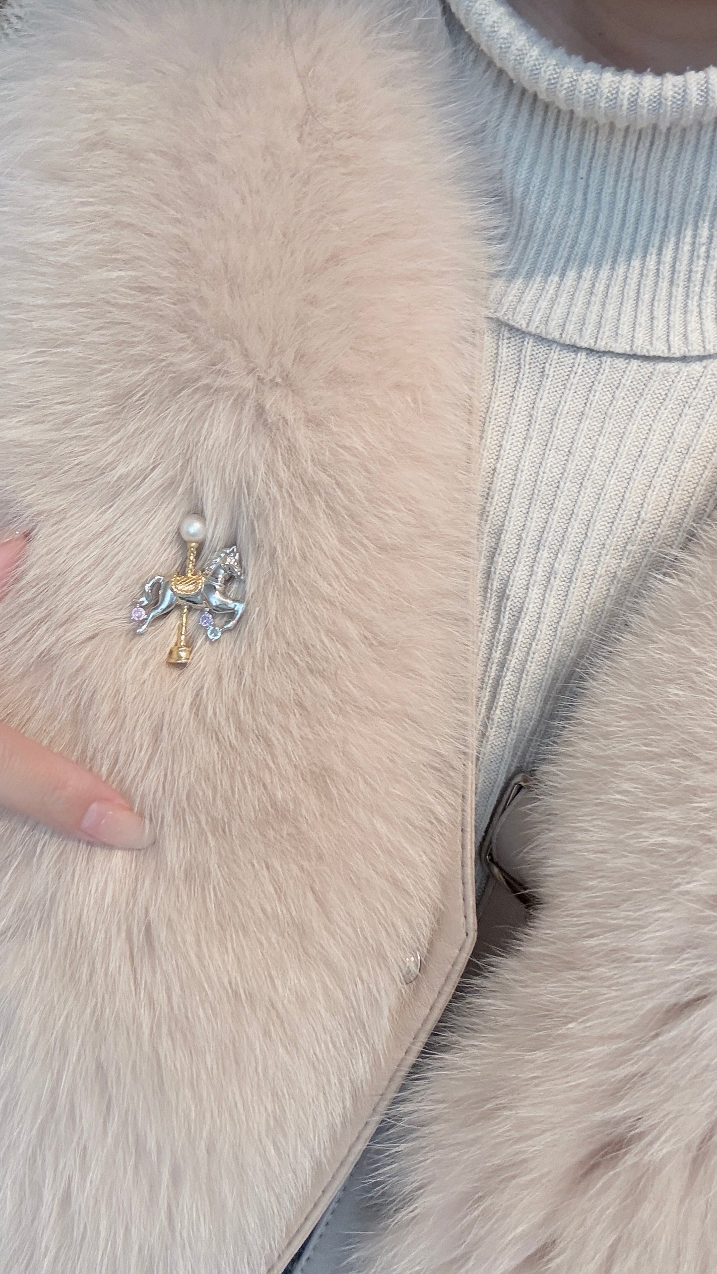 旋转木马Round Pearl Brooch