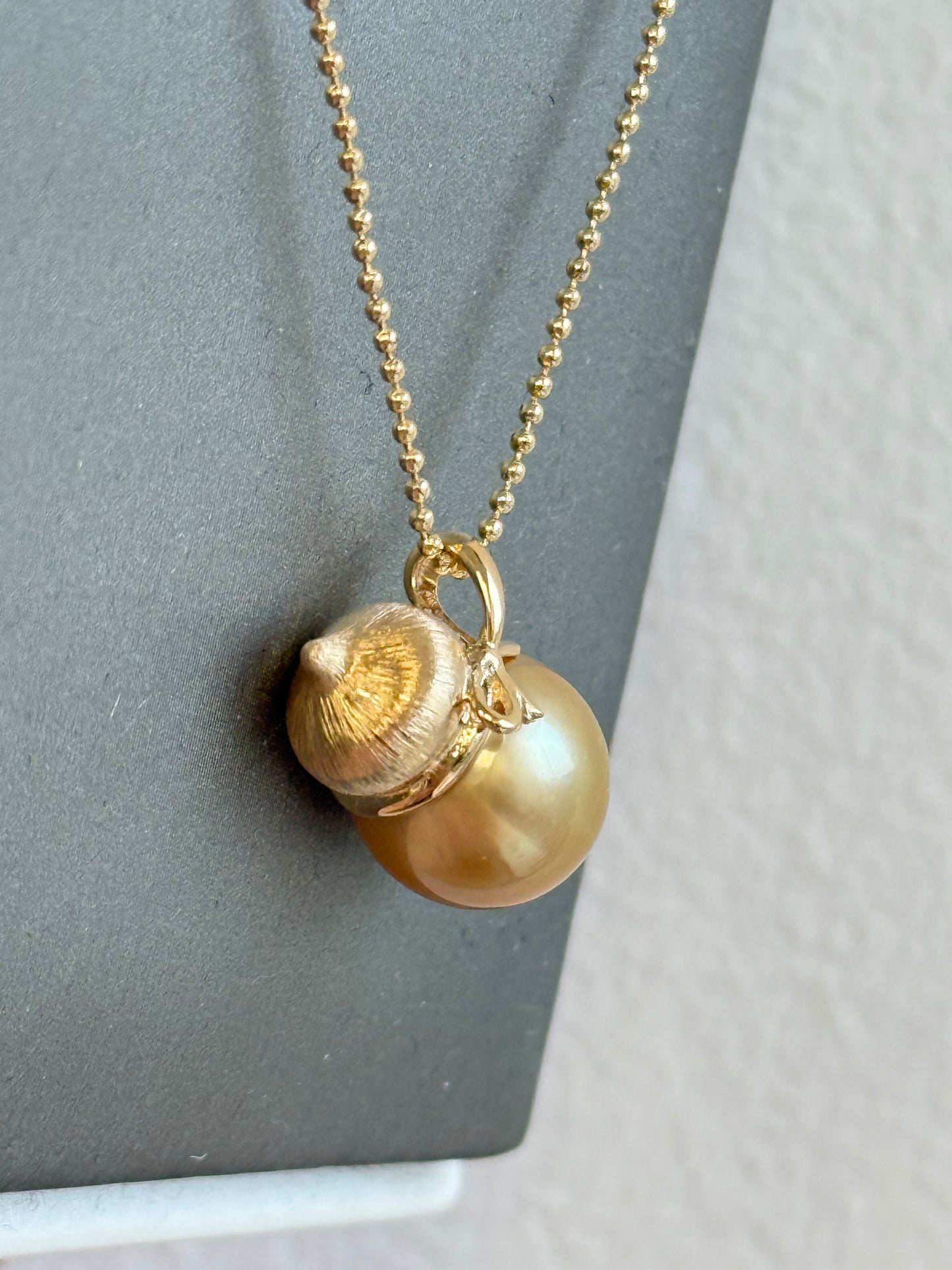 Golden Gourd Sea Pearl diamond pendant