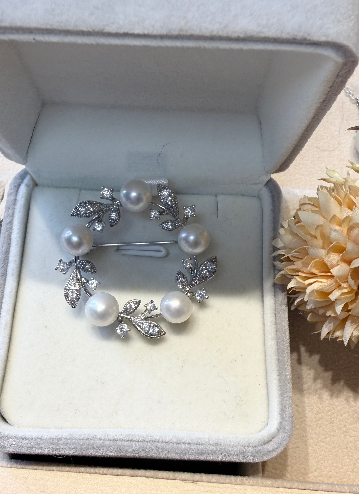 wreath Pearl Brooch