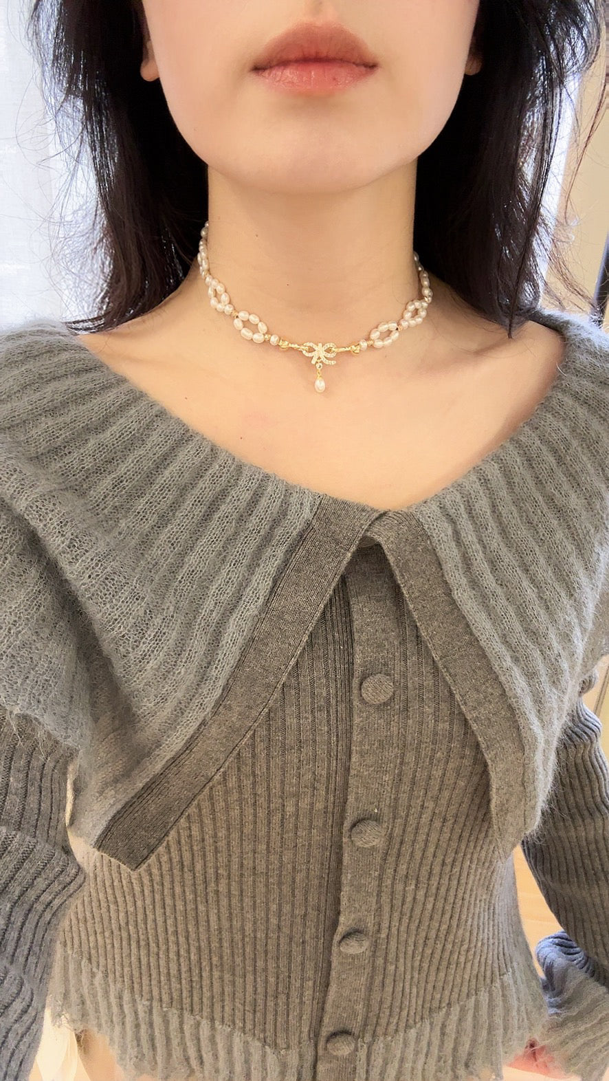 Bow pearl choker