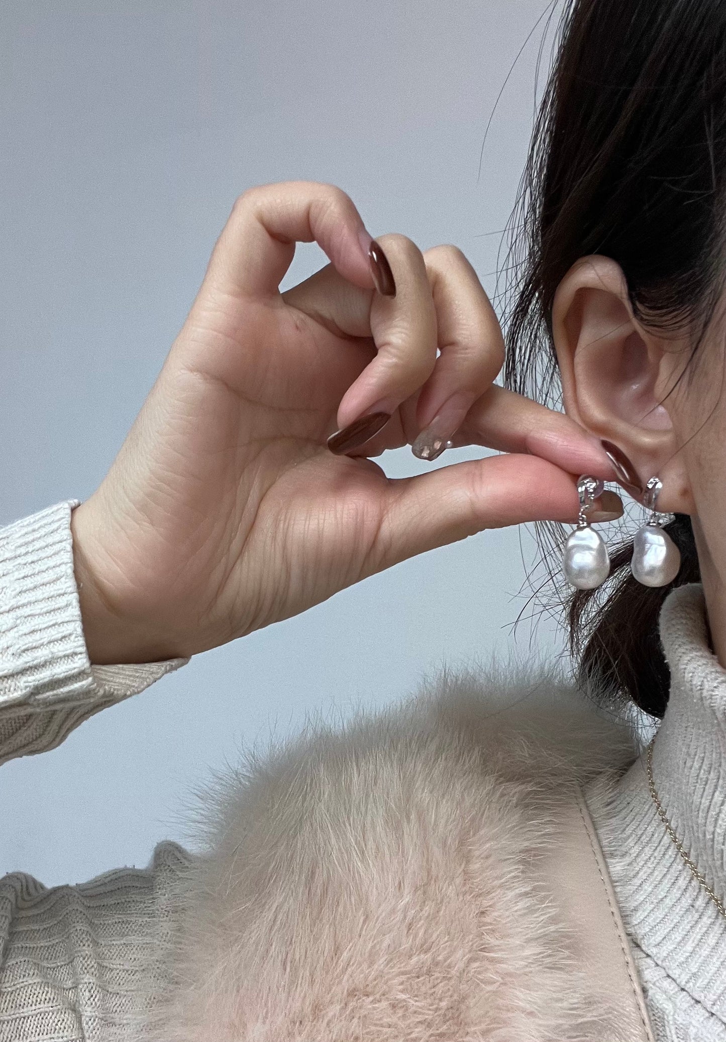 方弧形South White Baroque Sea Pearl Earrings