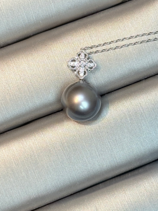 Four-leaf clover Tahiti necklace