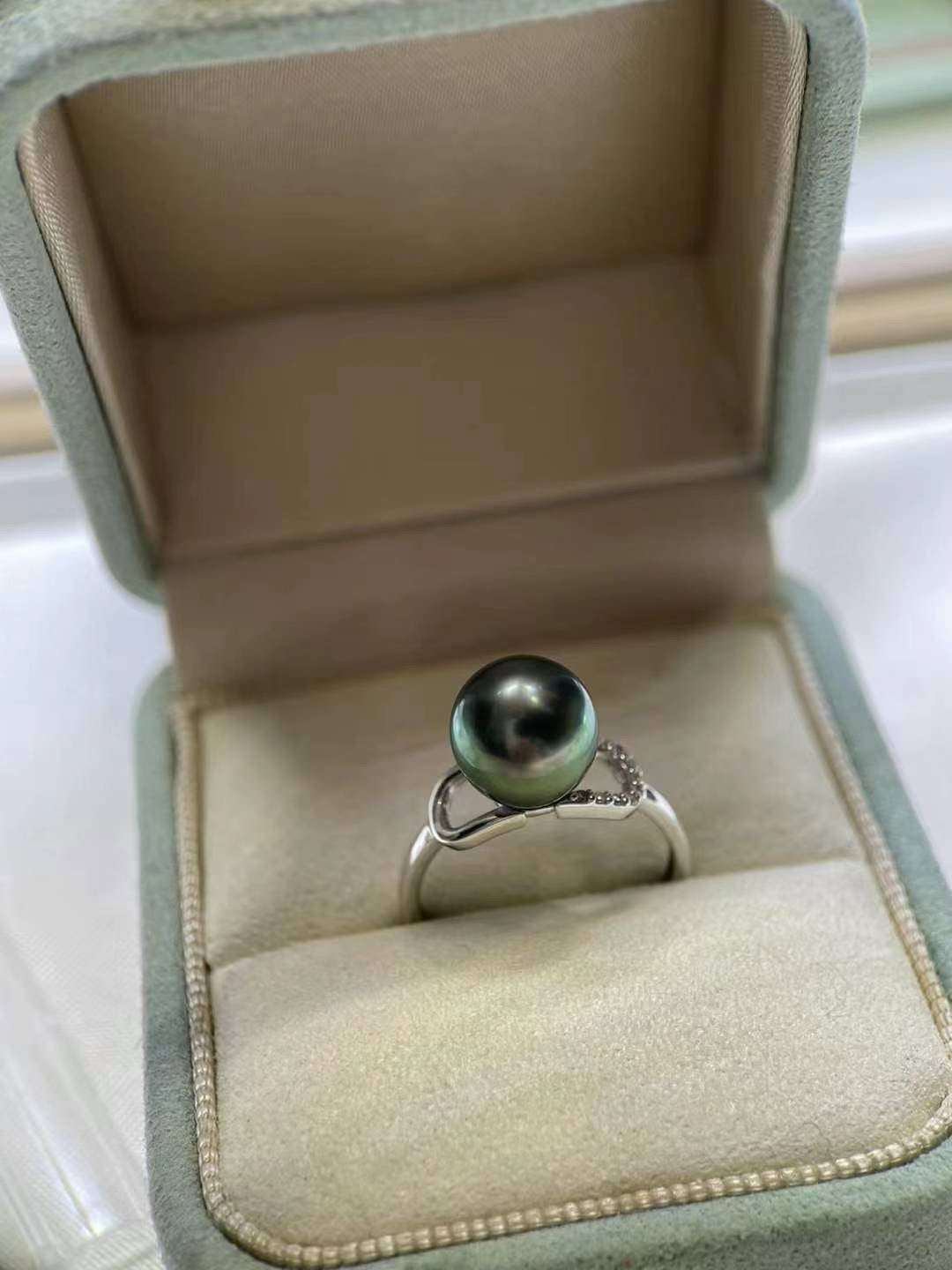 18K Tahitian pearl ring