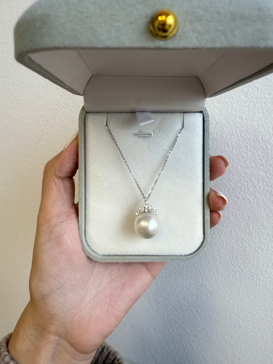 South White Baroque Sea Pearl pendant