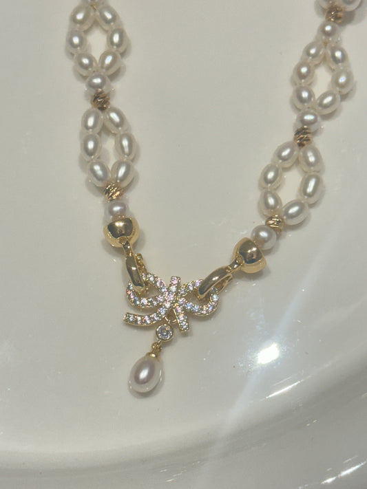 Bow pearl choker