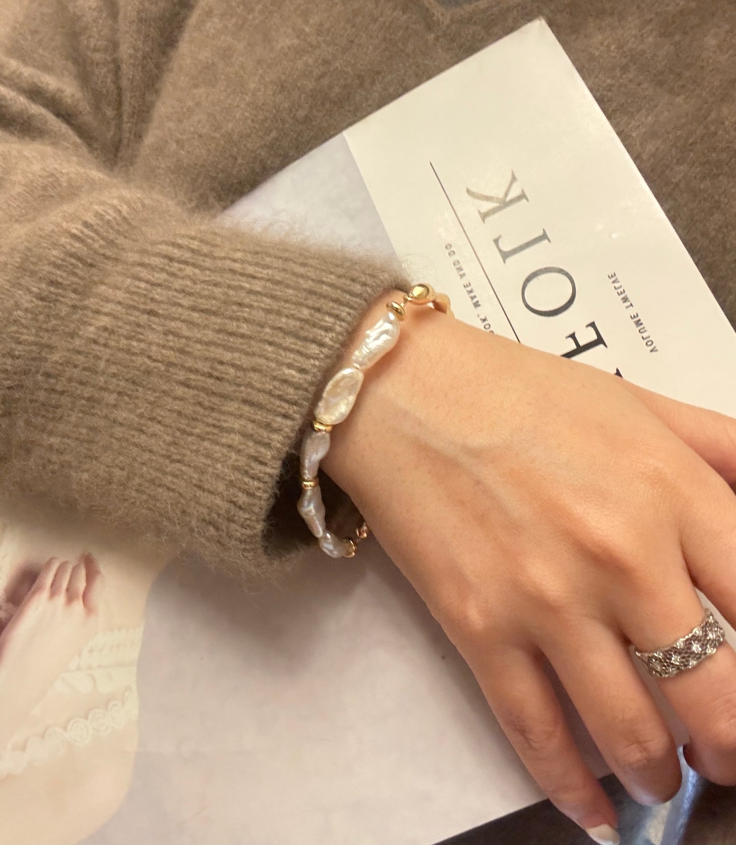 Gold Band Biwa Pearl Bracelet