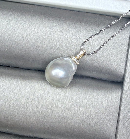 South White Baroque Sea Pearl pendant