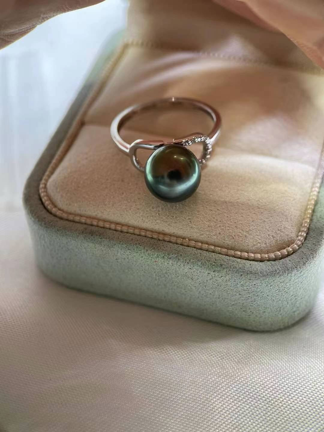 18K Tahitian pearl ring
