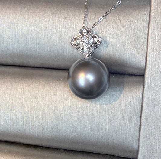 Four-leaf clover Tahiti necklace