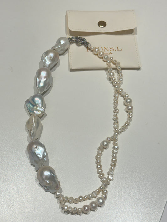 Big baroque necklace