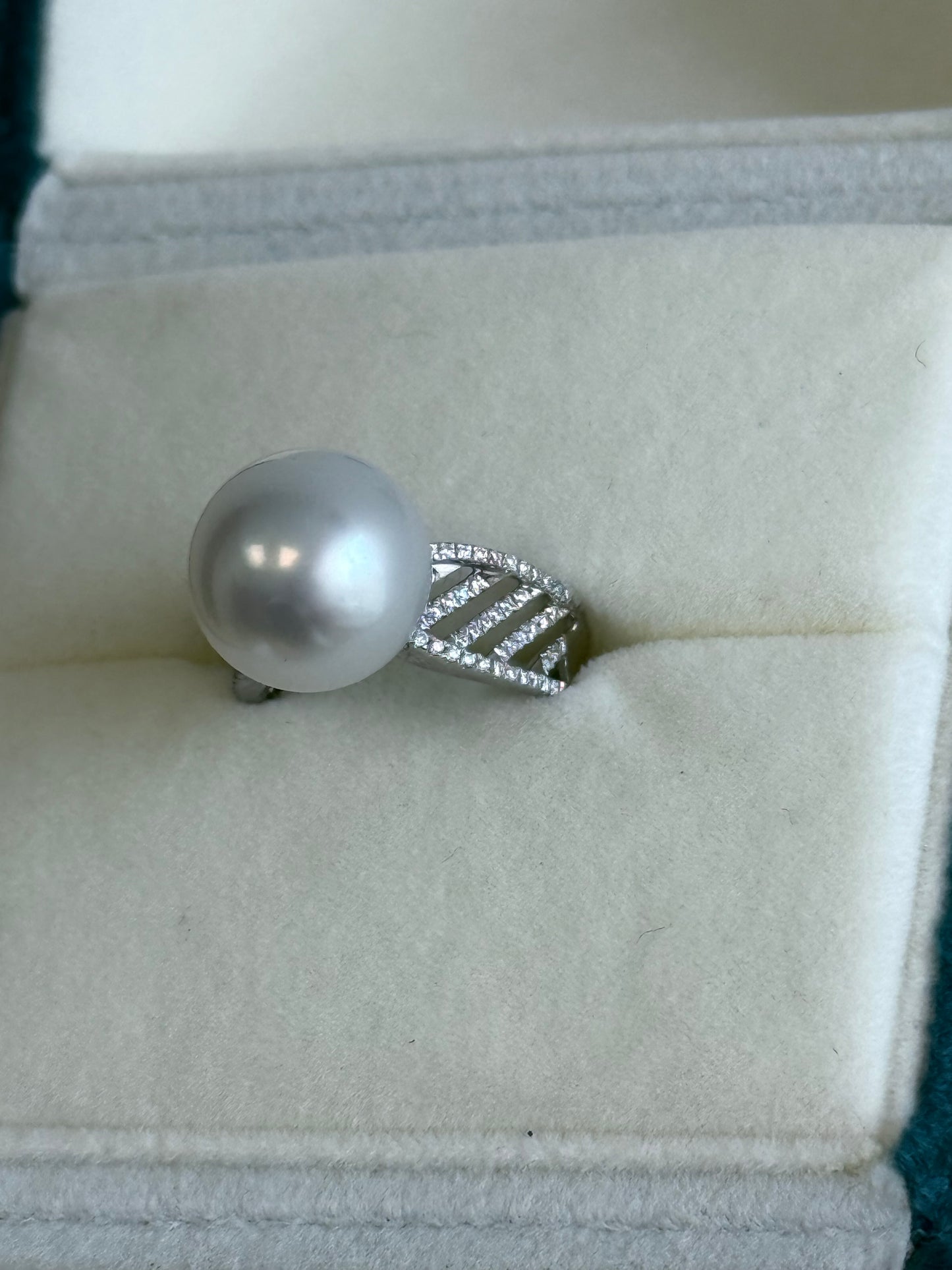 White south Sea Pearl,Single Button 12.6mm AAA/AA Paspaley