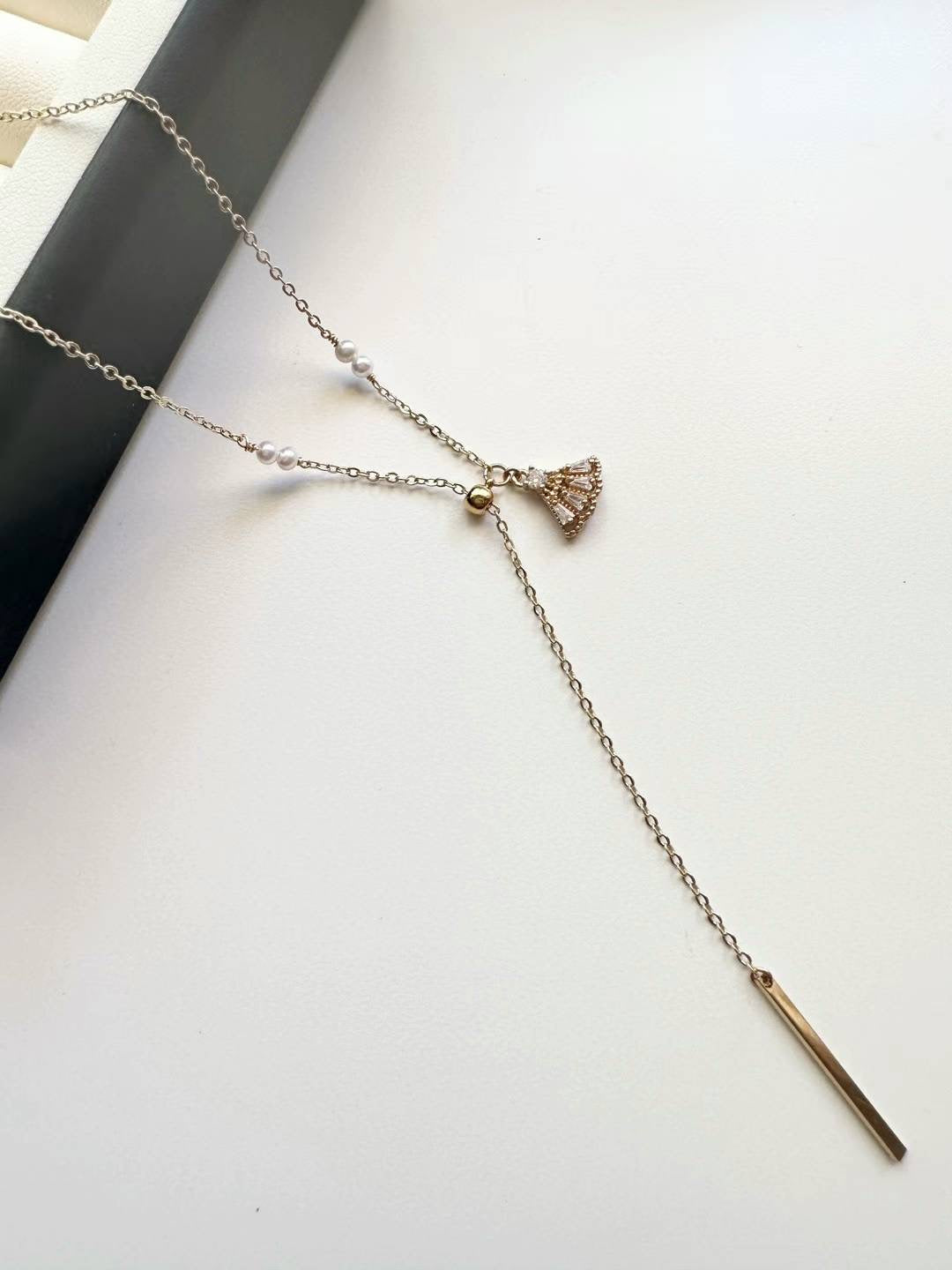 Fan Y shape necklace