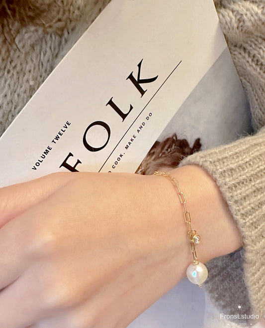 Betsy Baroque pearl Bracelet