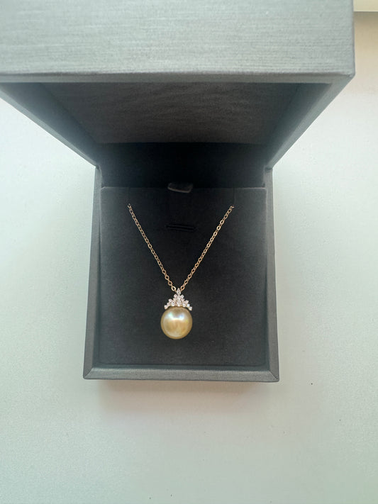 Golden Sea Pearl diamond pendant