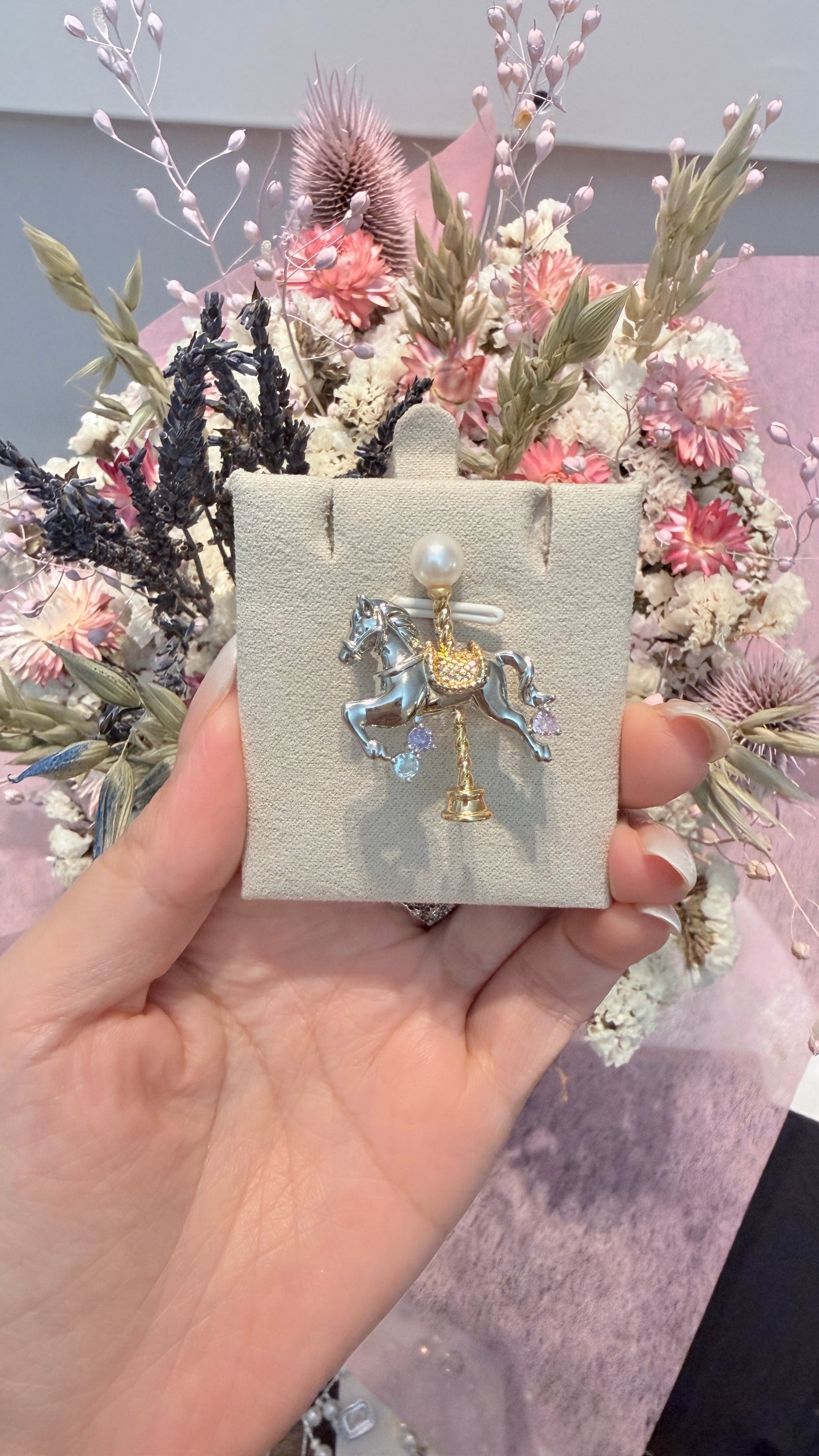 旋转木马Round Pearl Brooch