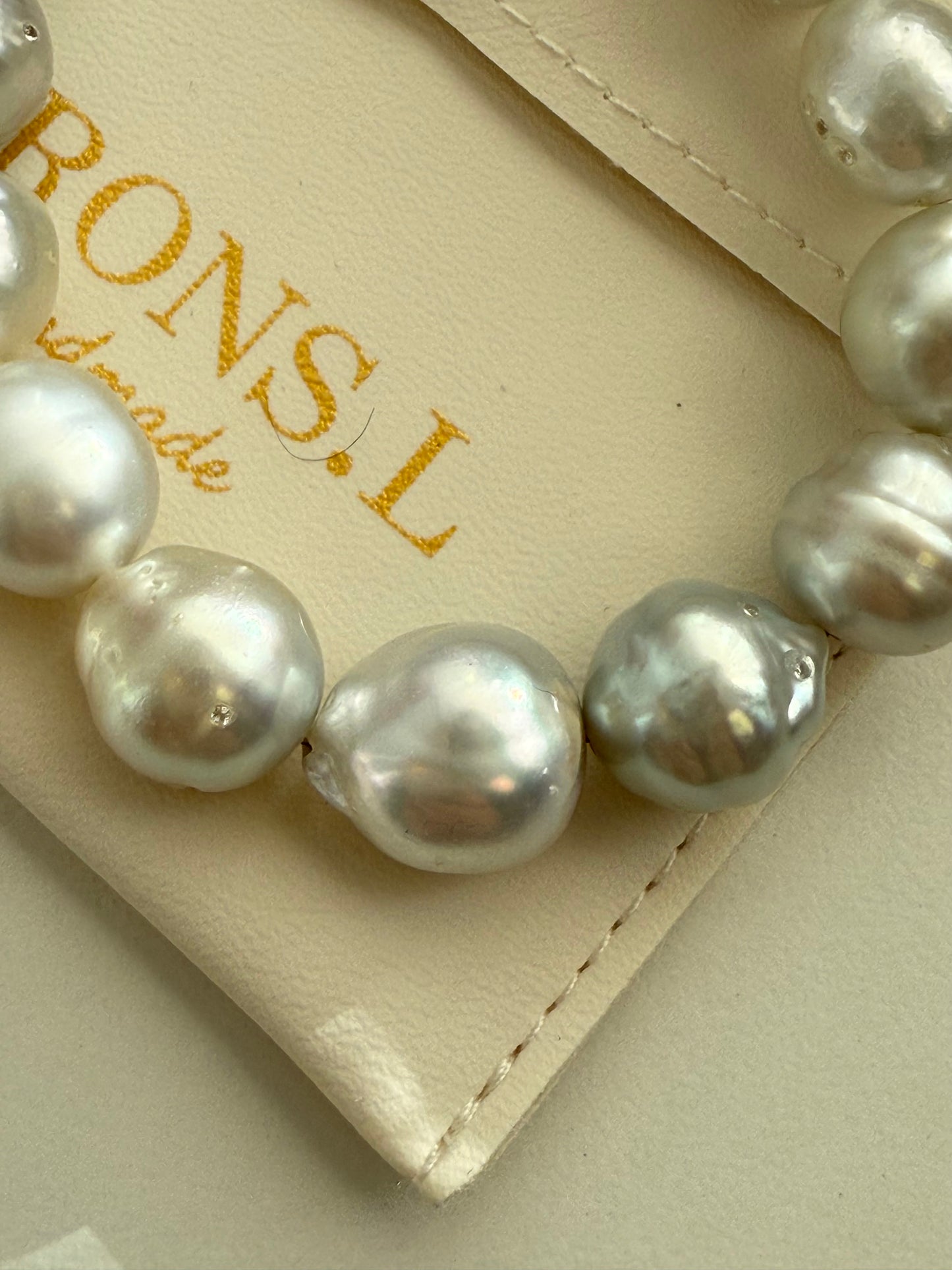 White south Sea Pearl，Pair of Oval 11.6✖️10.6mm AAA/AA Paspaley