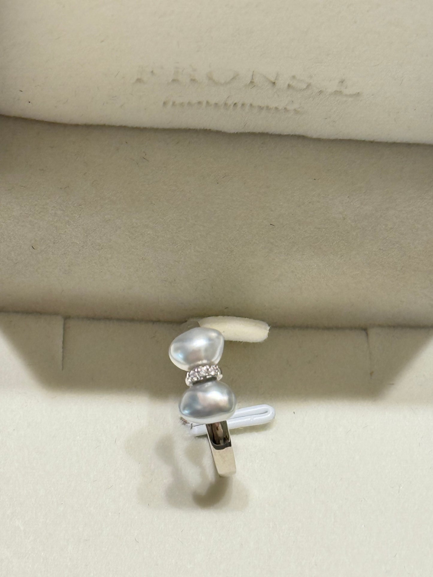 Bow Keshi South White Seapearl Ring
