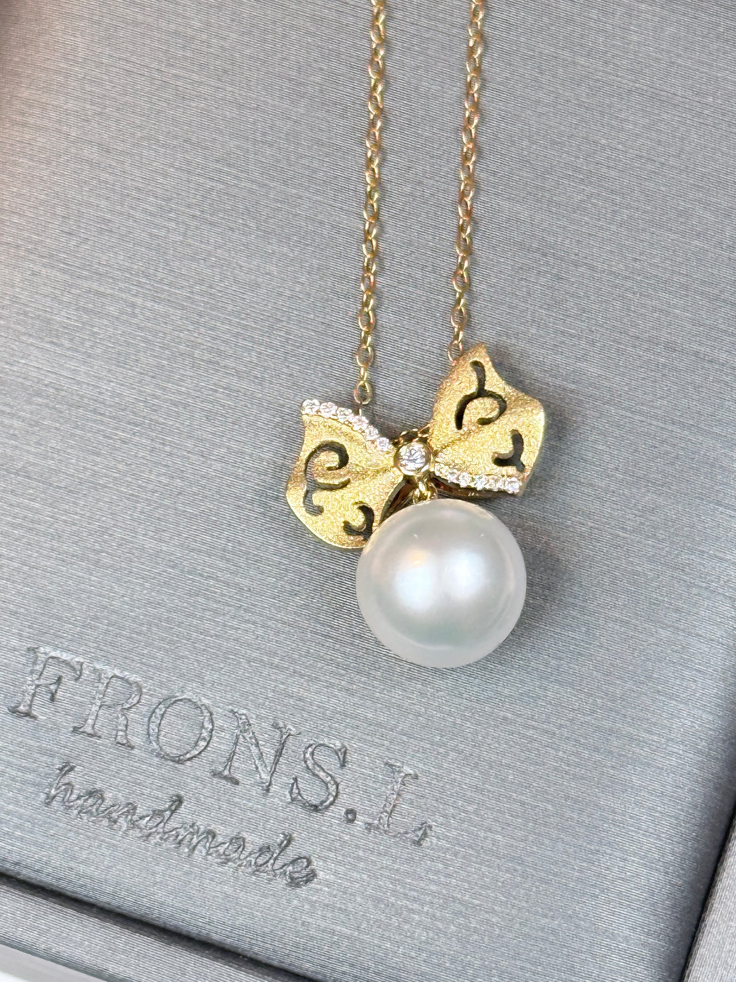 Bow South White near round Sea Pearl pendant