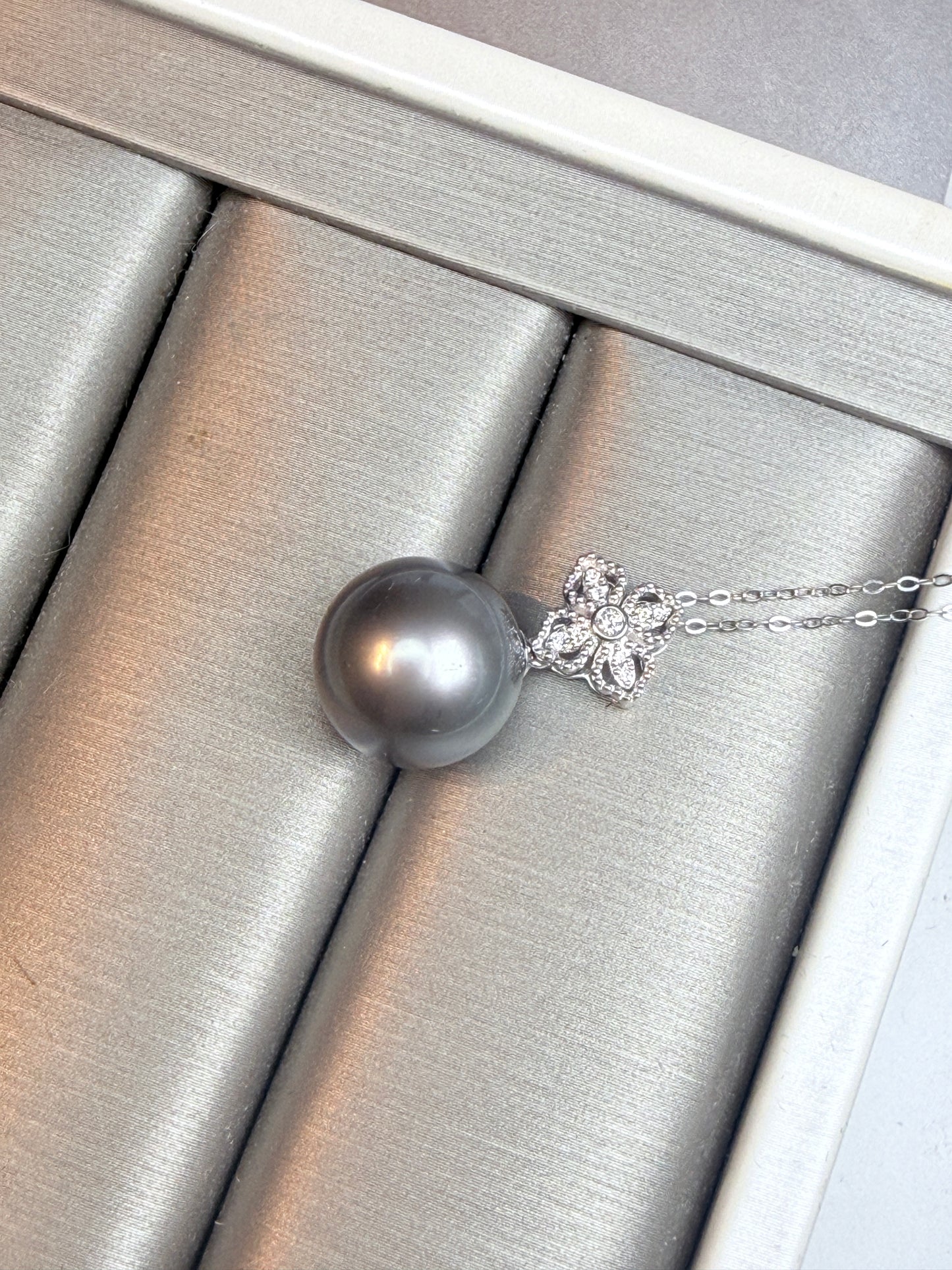 Four-leaf clover Tahiti necklace