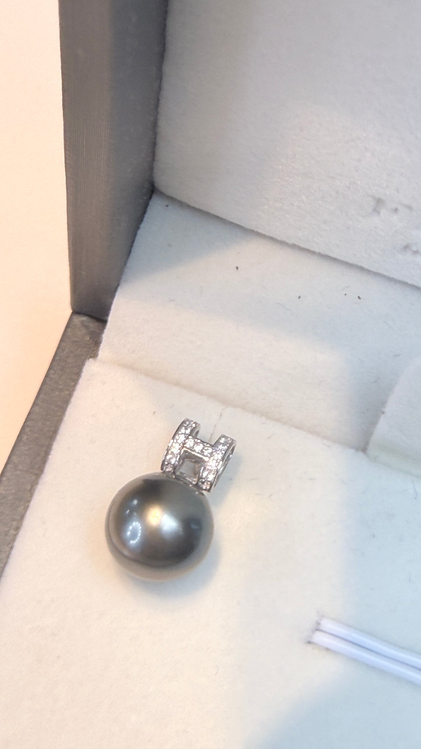 H shape Tahiti platinum grey earrings