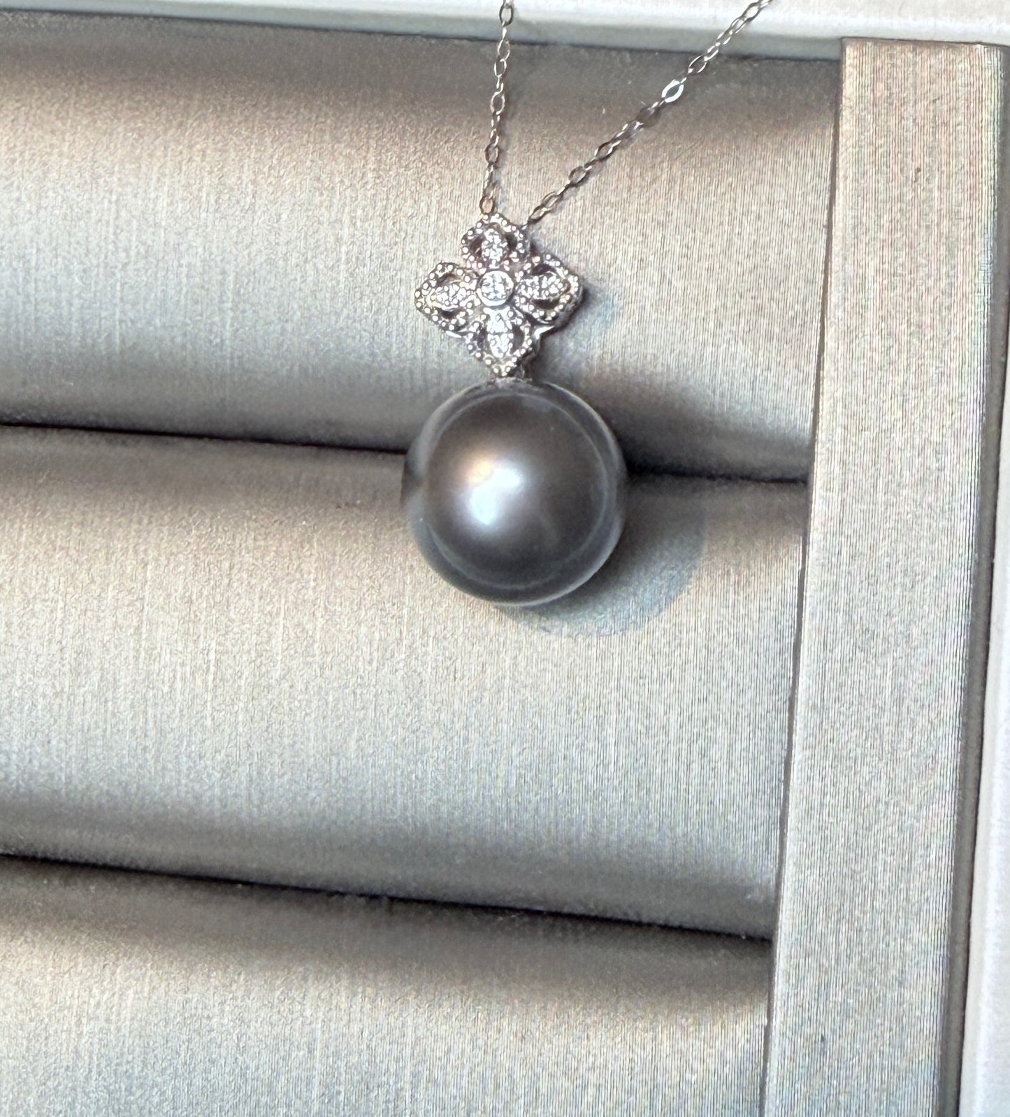 Four-leaf clover Tahiti necklace