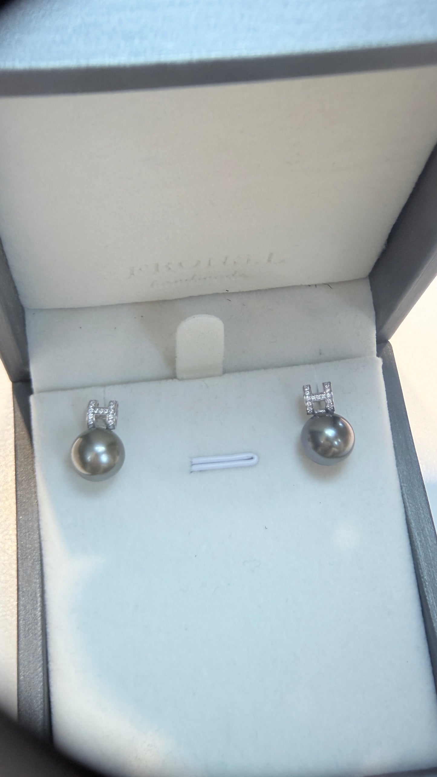 H shape Tahiti platinum grey earrings
