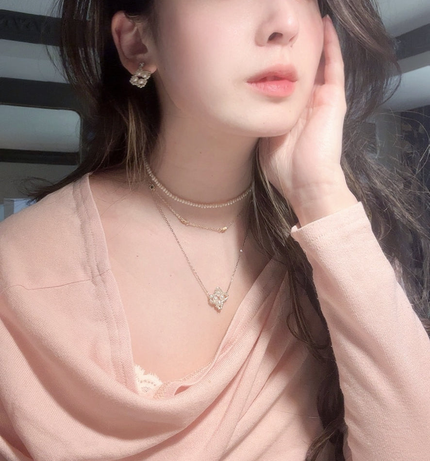 Four-leaf clover freshwater Pearl Stud