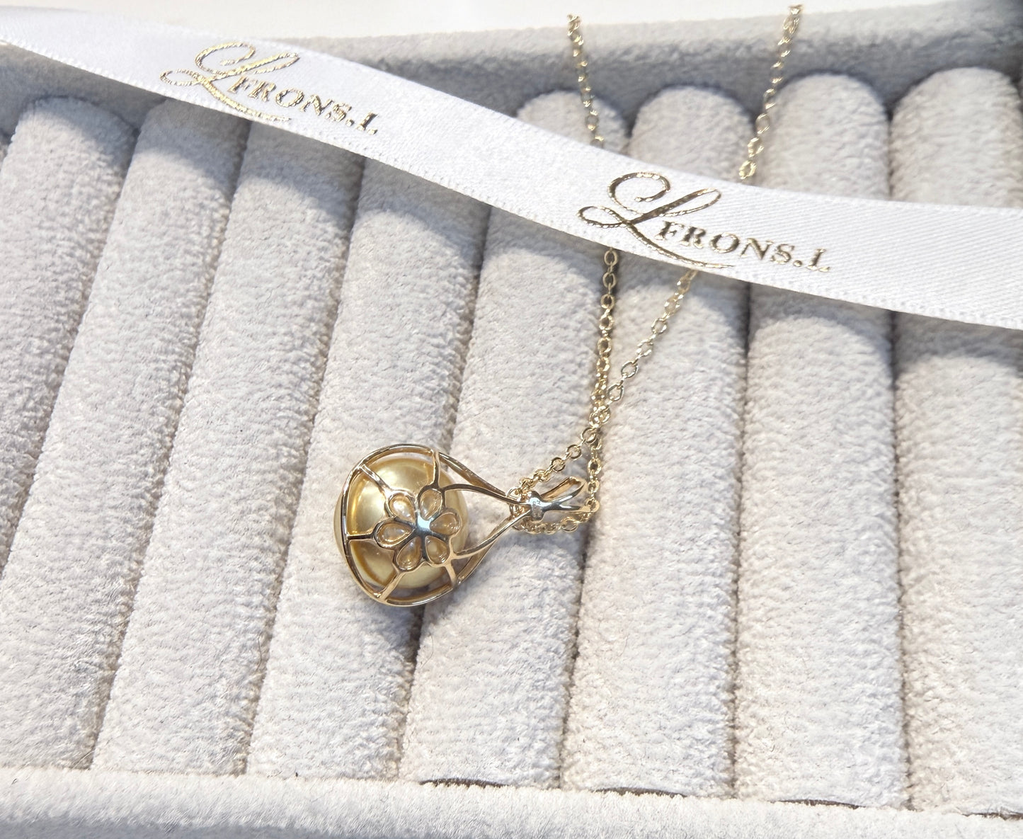钱袋子Golden Sea Pearl pendant