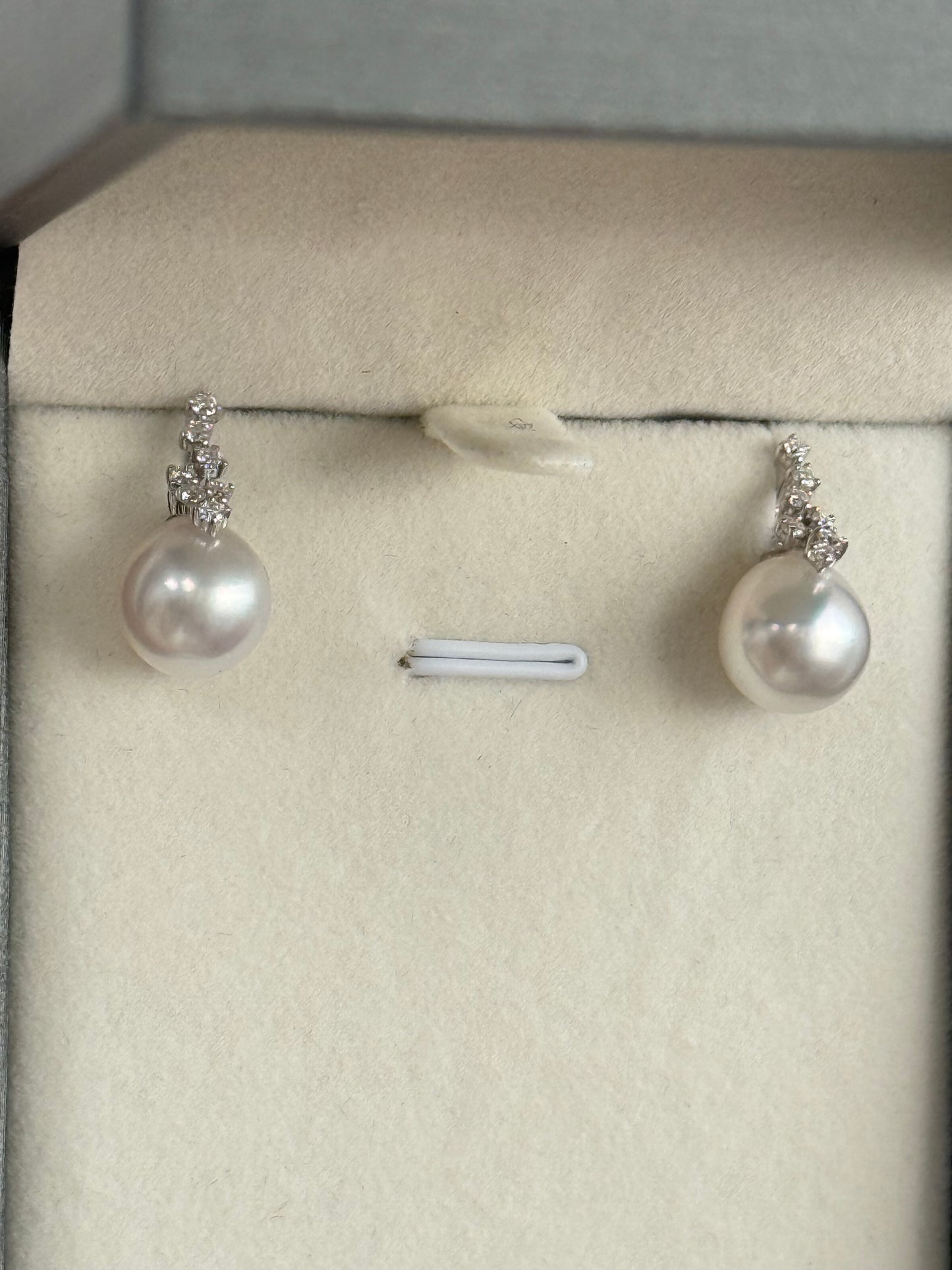 繁星点点South White Baroque Sea Pearl Earrings