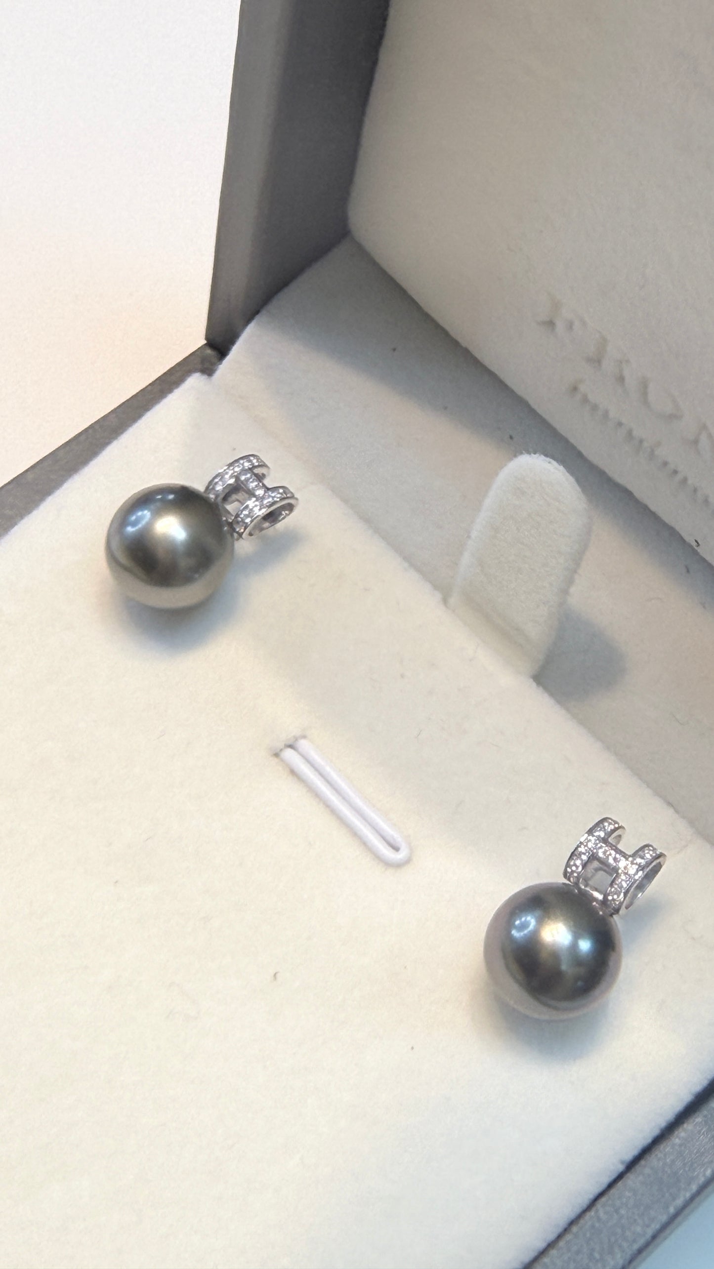 H shape Tahiti platinum grey earrings