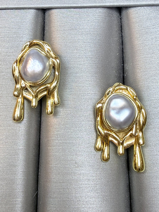 熔岩Tahitian Keshi earrings