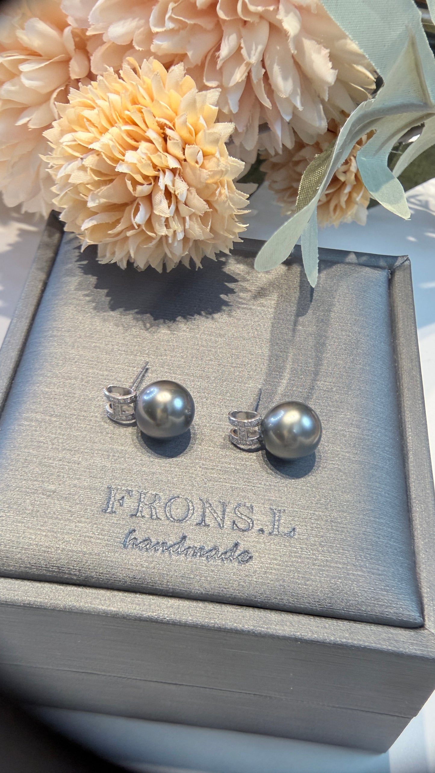 H shape Tahiti platinum grey earrings