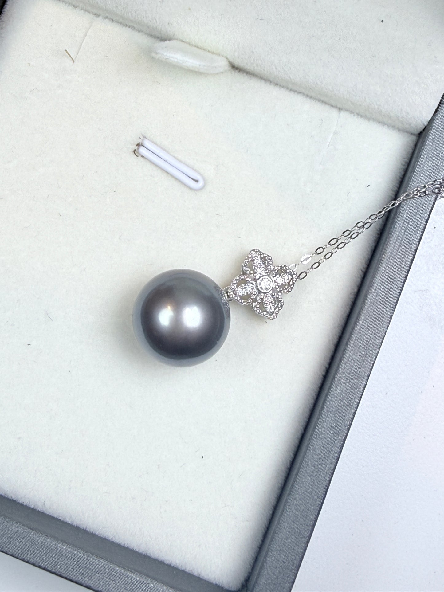 Four-leaf clover Tahiti necklace