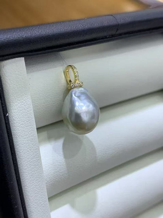 South White Baroque Sea Pearl pendant