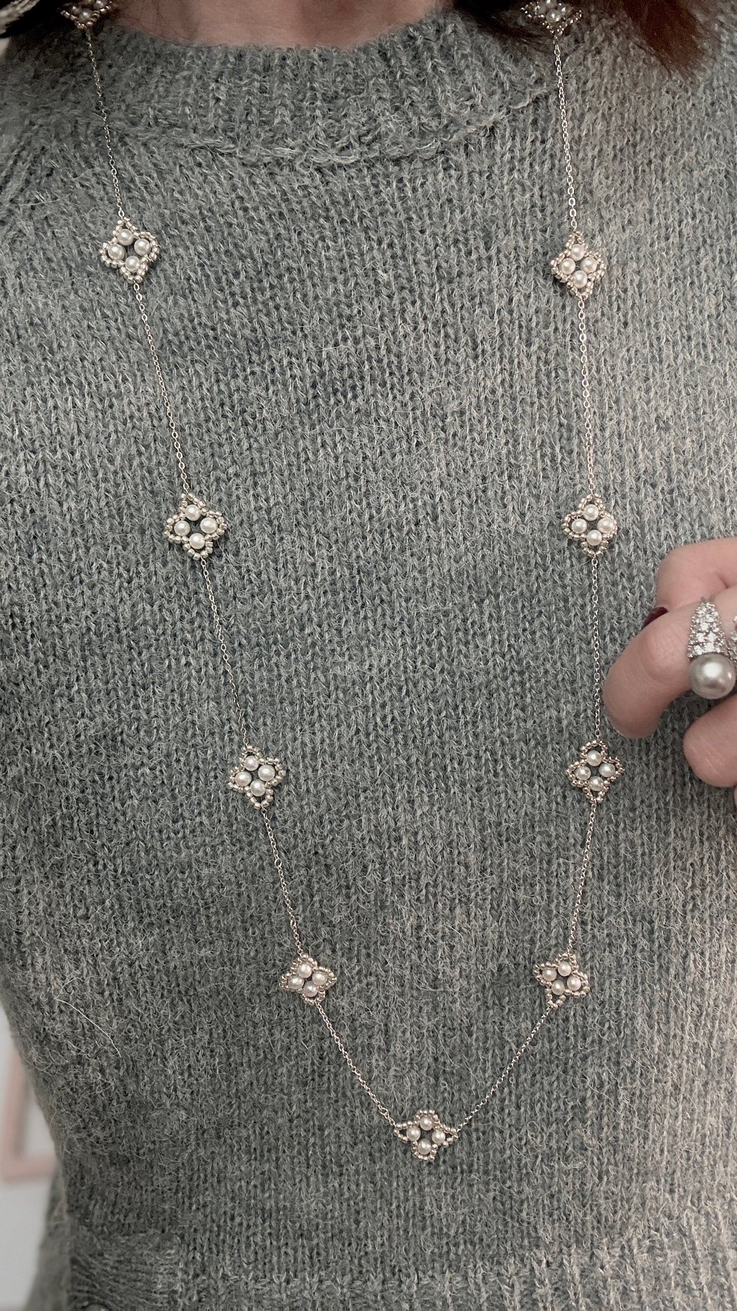 Four-leaf clover sweater chain