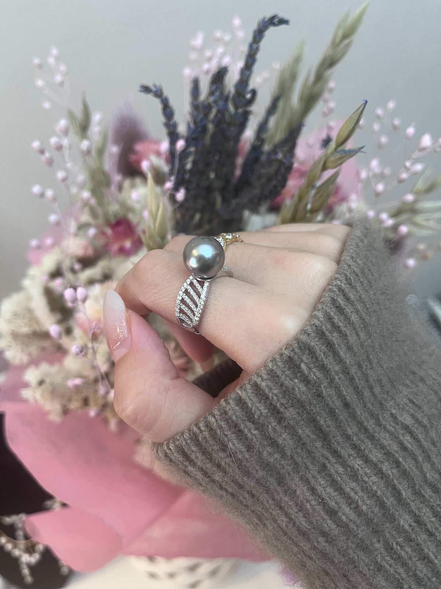 Platinum Gray Tahiti pearl ring