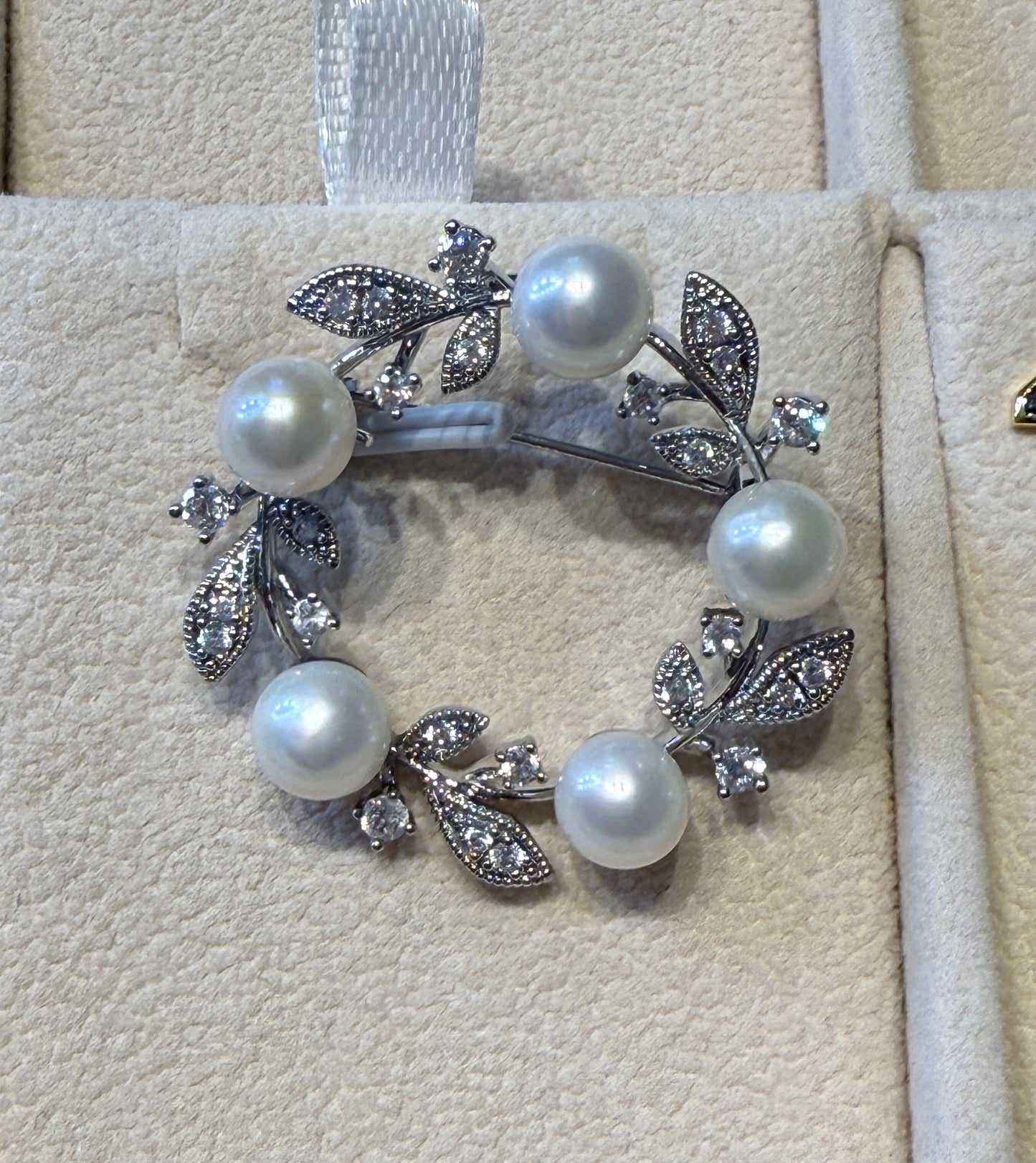 wreath Pearl Brooch