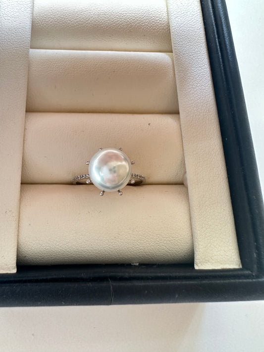 Simple White South Sea pearl Ring