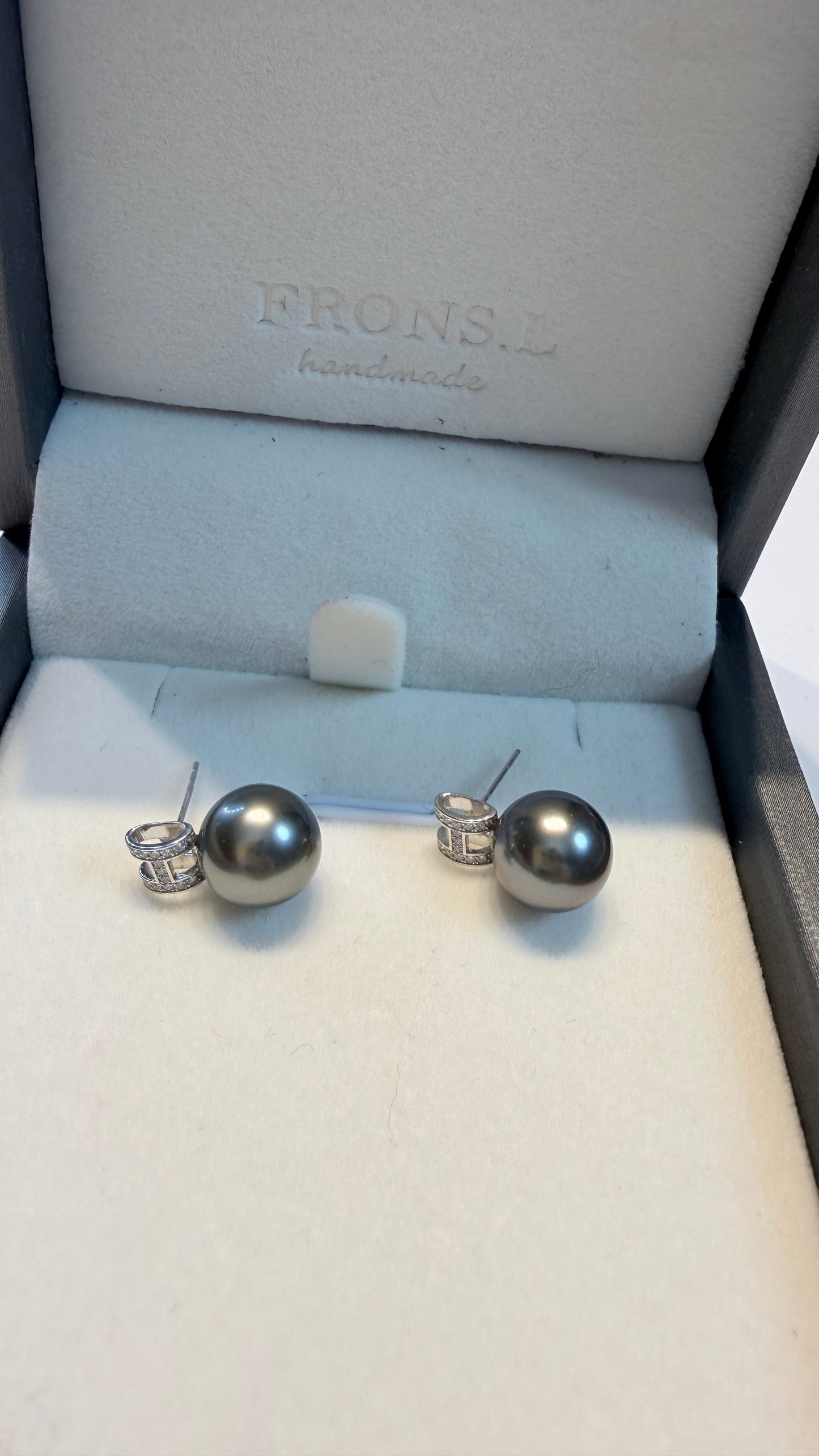 H shape Tahiti platinum grey earrings