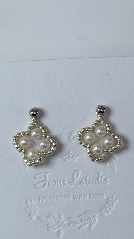 Four-leaf clover freshwater Pearl Stud