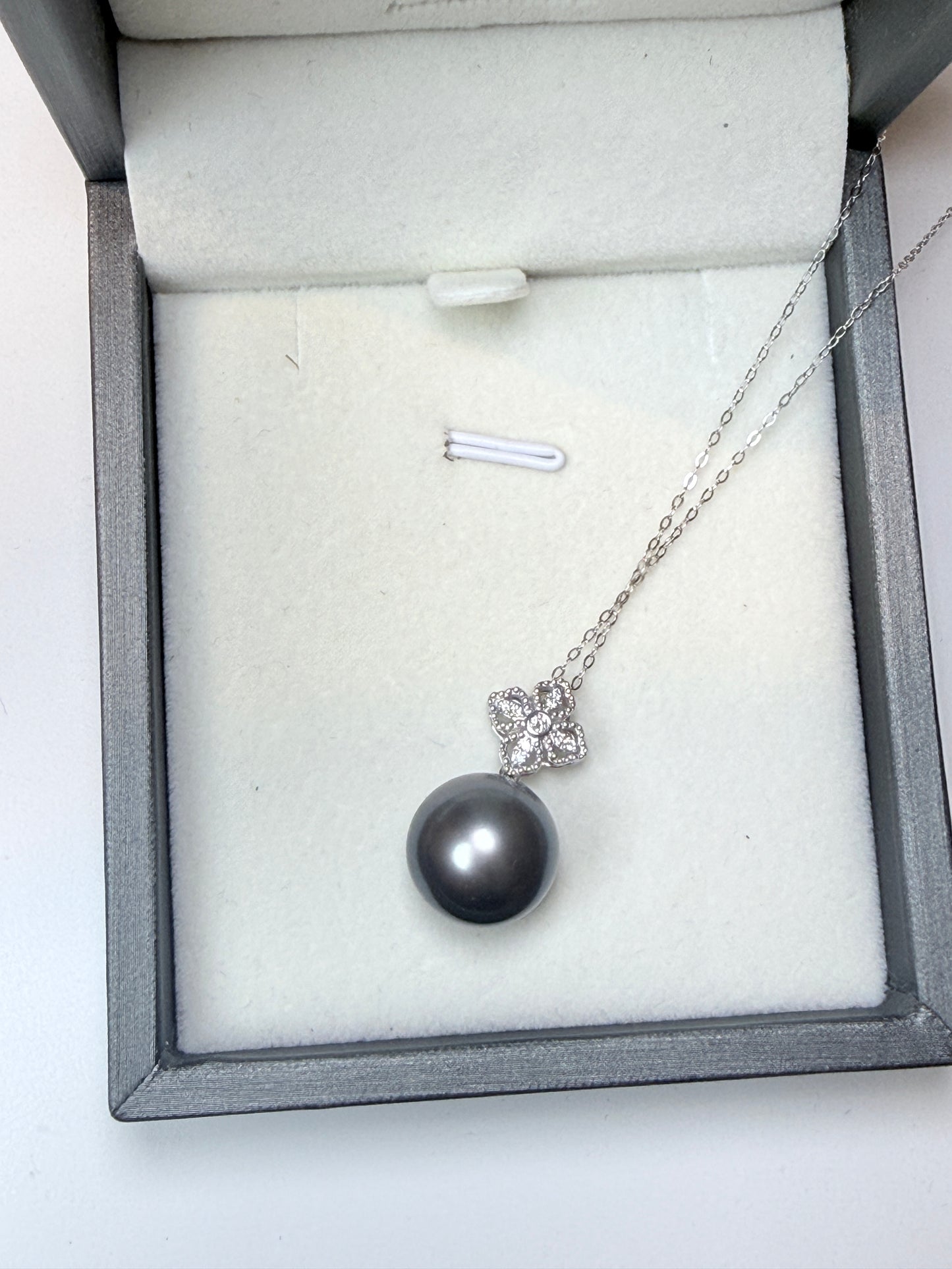 Four-leaf clover Tahiti necklace