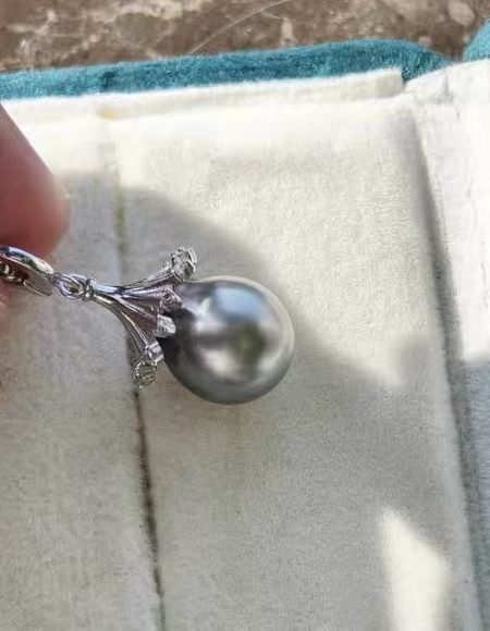 Tahitian Peacock Grey Pearl Pendant