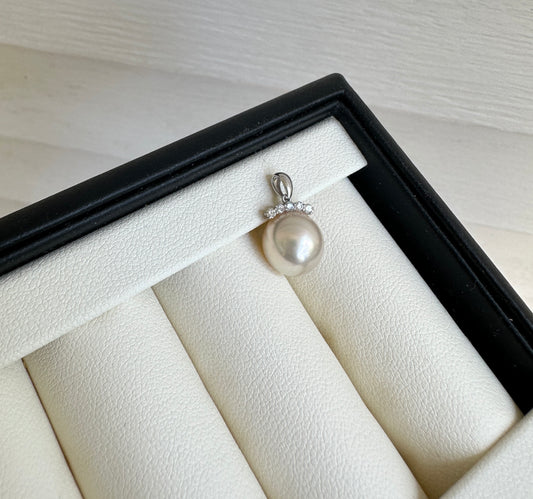 “Eyelash”Akoya Sea Pearl pendant