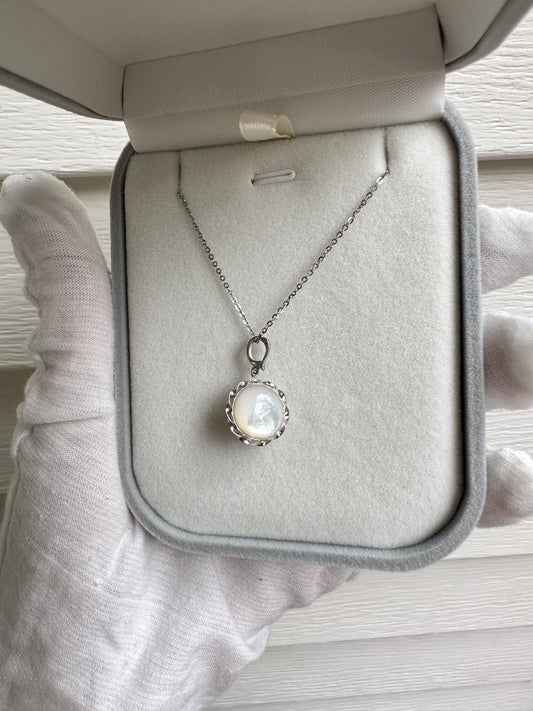 white south sea Pearl Mabe pendant
