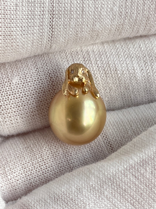 Rabbit Sea Pearl pendant