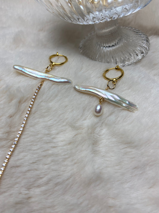 Biwa Pearl earrings