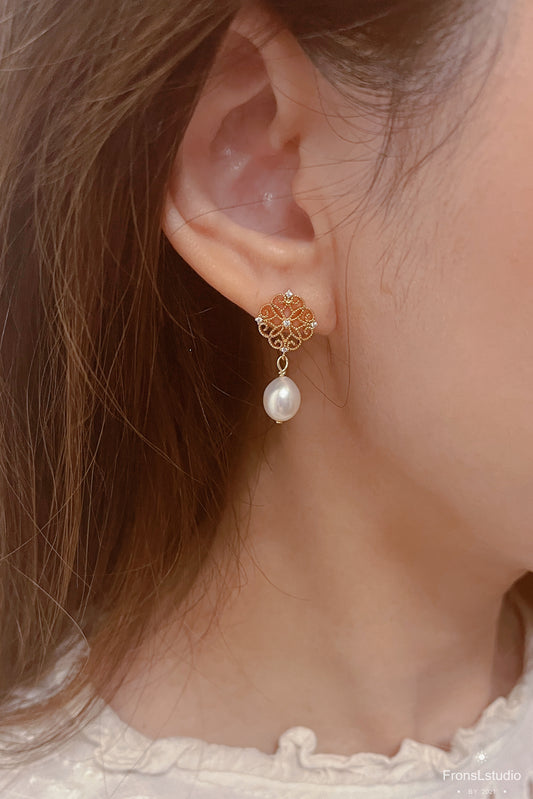 Elecle Pearl Earrings